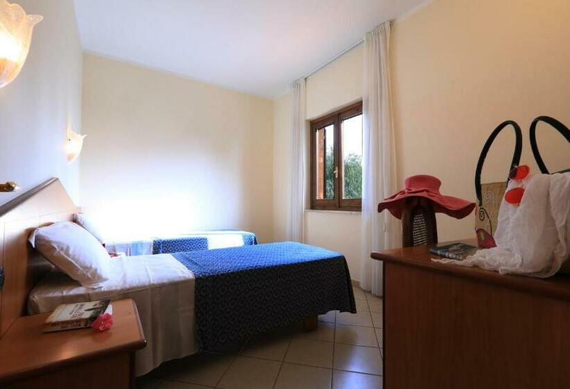 غرفة عائلية مطلّة علي الحديقة, Villaggio Torre Ruffa Robinson