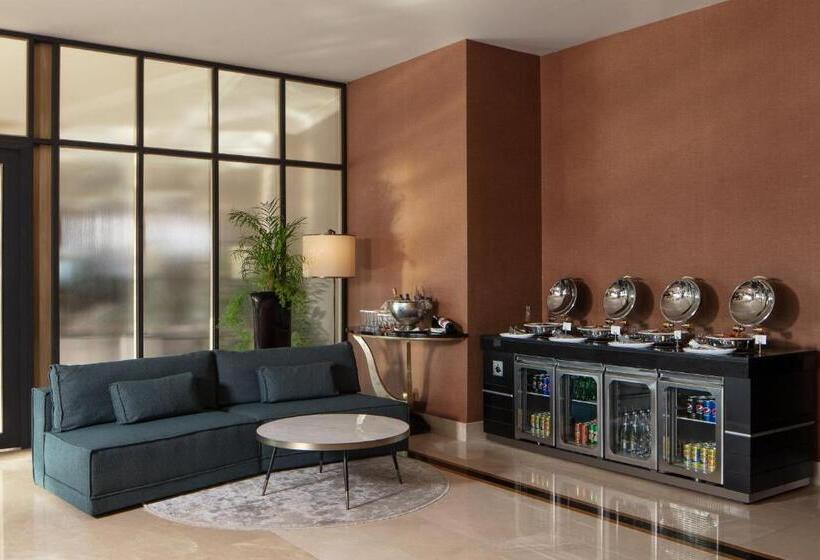 キングサイズベッドのクラブルーム, Istanbul Marriott Pendik