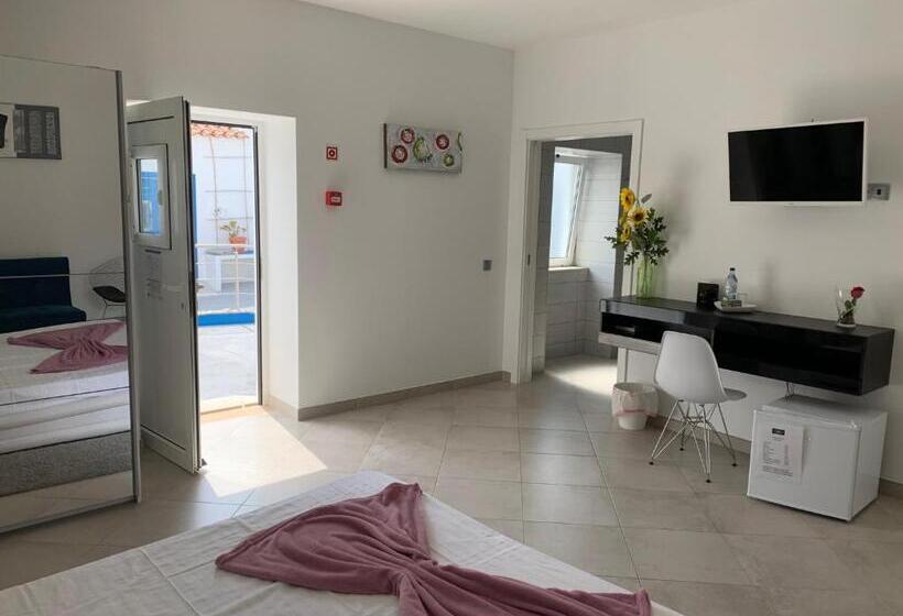 适合残疾人士使用的带超级大床的标准间, Carvoeiro B&b And Spa