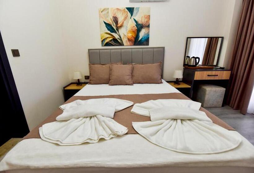 Номер Стандарт Вид на Бассейн, Mykonut Boutique Suites