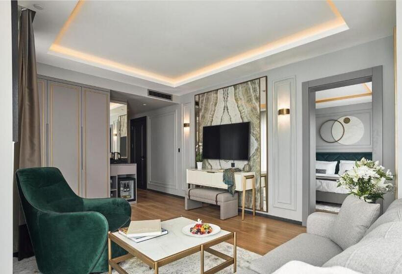 سوییت با چشم‌انداز جانبی دریا, La Fleur Boutique