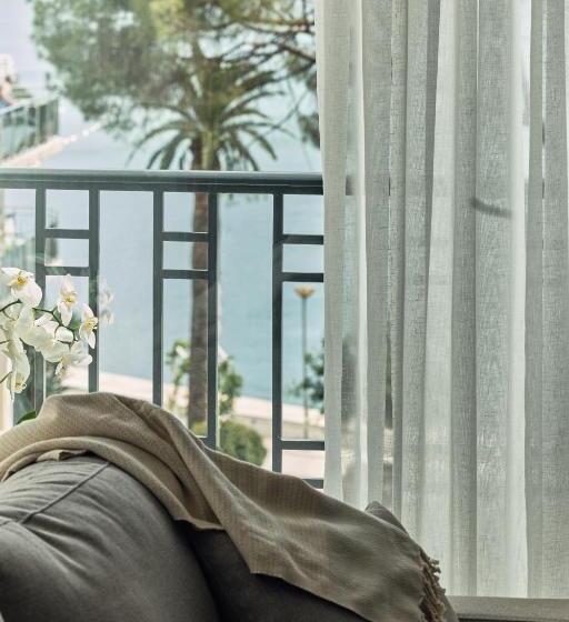 سوییت با چشم‌انداز جانبی دریا, La Fleur Boutique