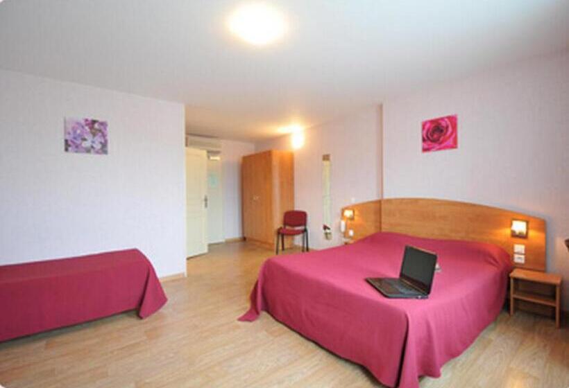 Номер Стандарт Трехместный, Prim Hotel Reims