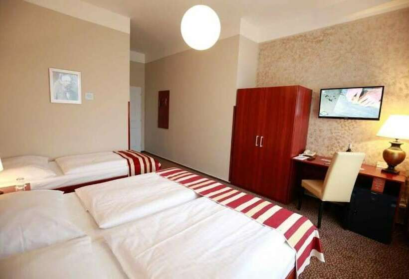 Quarto Triplo Estandar, Metropolitan Old Town Hotel   Czech Leading Hotels