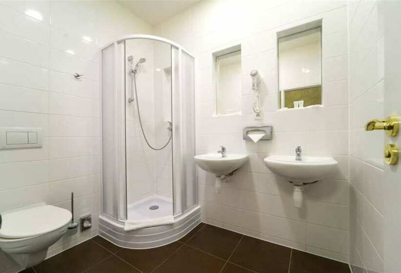 Quarto Quádruplo Estandar, Metropolitan Old Town Hotel   Czech Leading Hotels