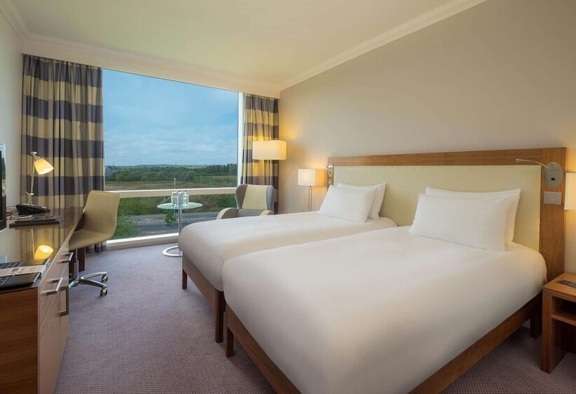 Номер Стандарт, Hilton Reading