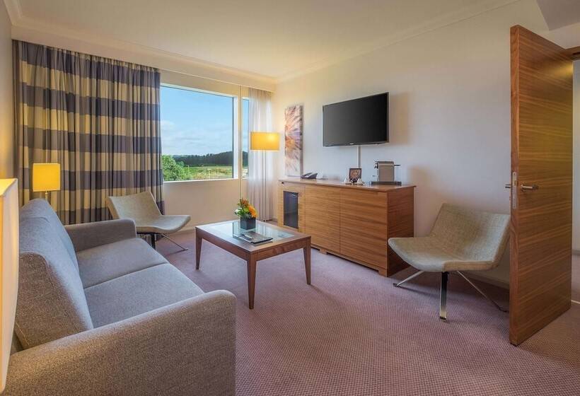 Suíte Júnior, Hilton Reading