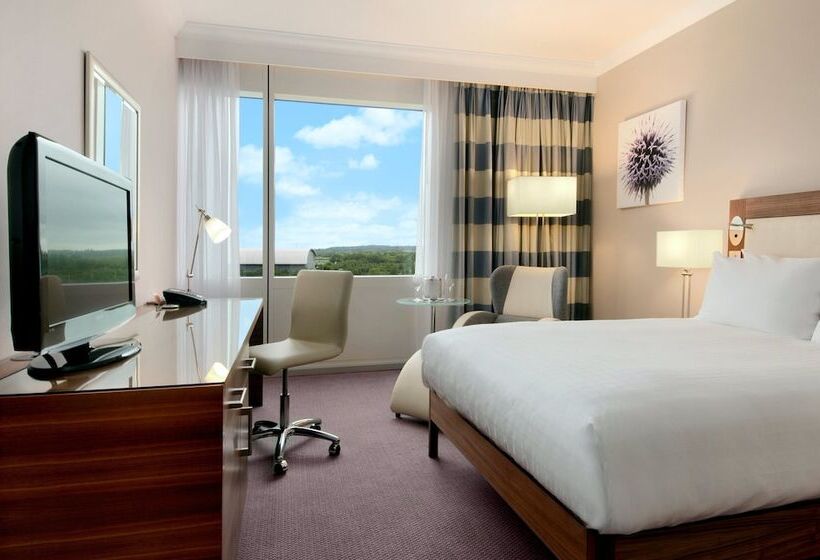 Quarto Familiar, Hilton Reading