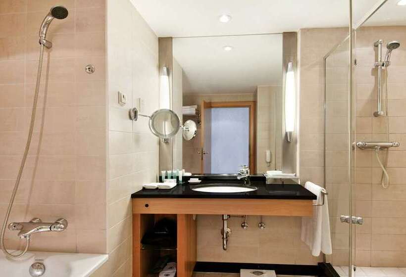 Quarto Estandar para Deficientes Físicos, Hilton Reading