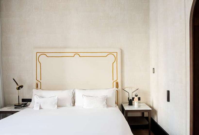 Quarto Estandar, Hilton Reading