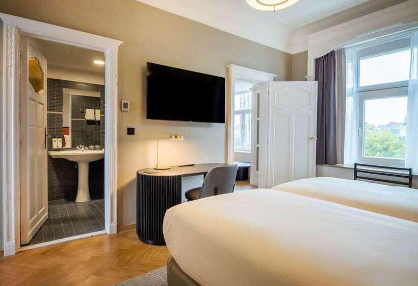 Quarto Estandar para Deficientes Físicos, Hilton Reading