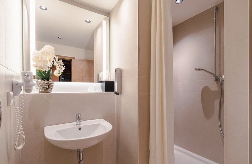 Номер Комфорт, Plaza Inn Koln Pulheim