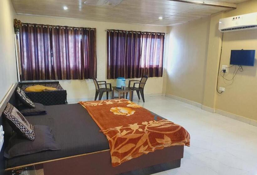 Quarto Familiar, Hiral Residency