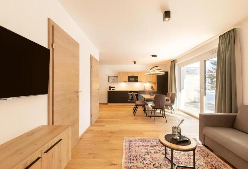 带1个卧室的带阳台的公寓, Lisal Appartements