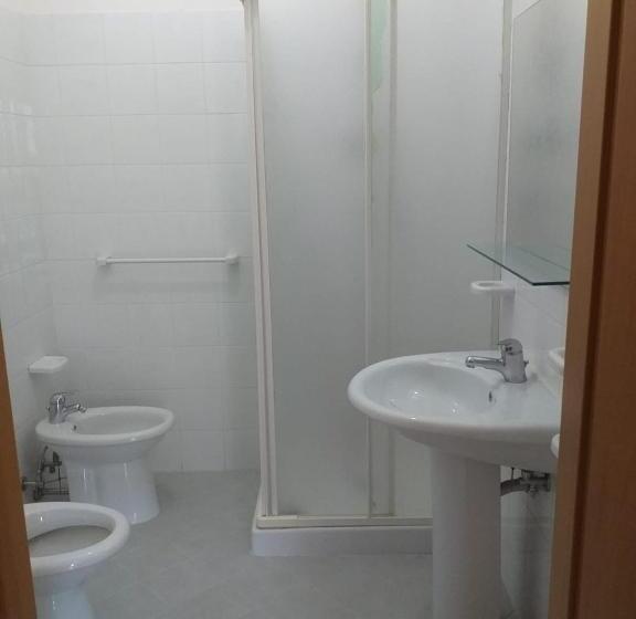 スタンダードシングルルーム, Room In Bb   Quadruple Room In Pineto   A Stones Throw From The Sea