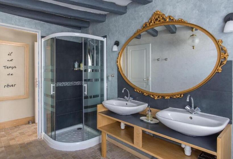 Номер Стандарт, La Chaumière