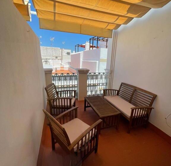 Perhehuone, Hostal La Cruz 1872