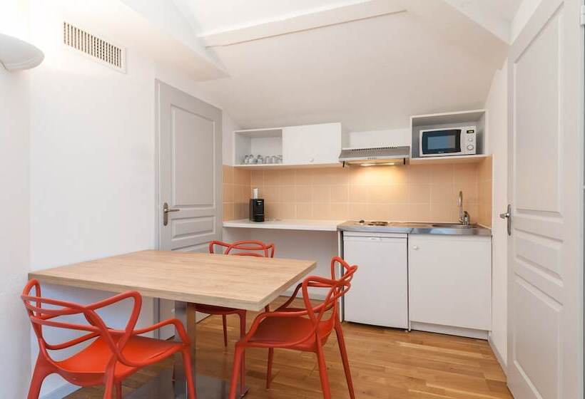 스탠다드 스튜디오, Residhotel Vieux Port