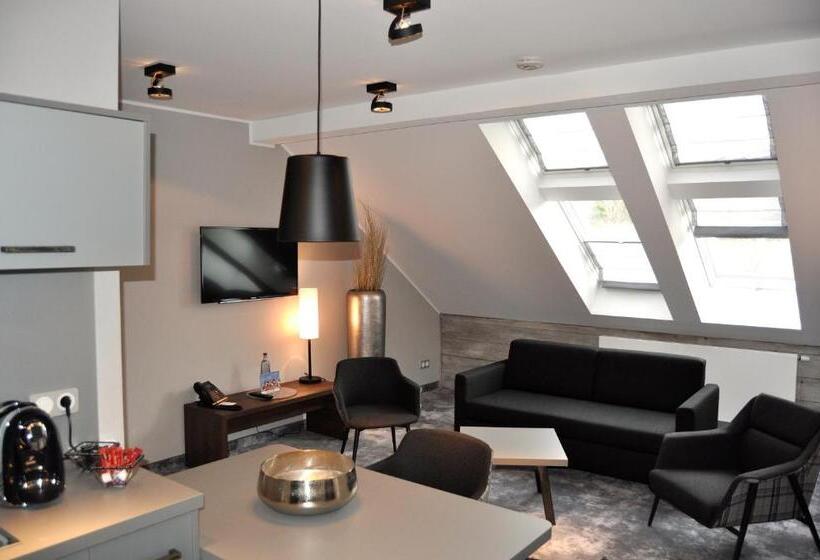 سوییت جونیور, Strandberg S Designhotel Viktoria