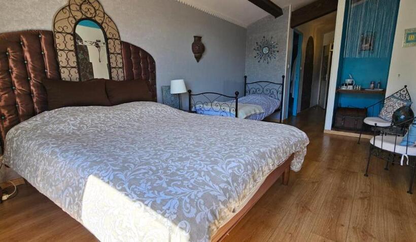 Номер Стандарт Вид на Бассейн, Villa Monplaisir Zen
