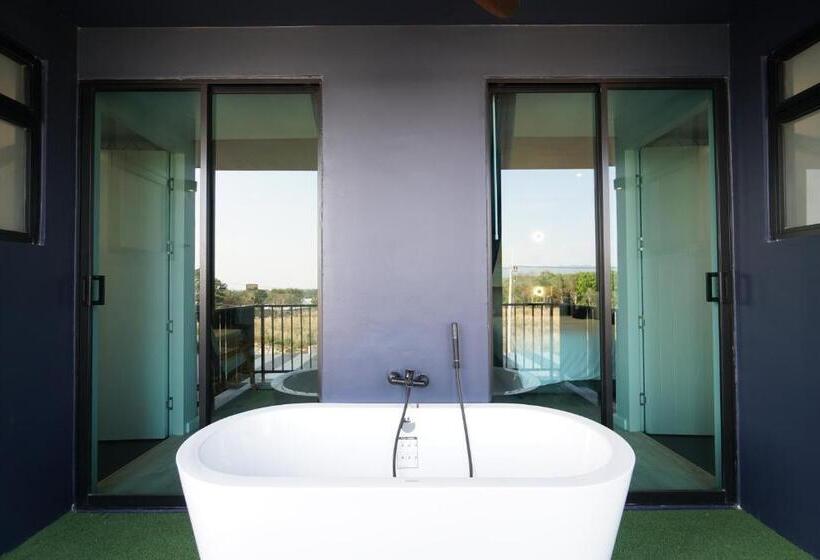 اتاق خانوادگی, Blu Monkey Hub And Hotel Chanthaburi