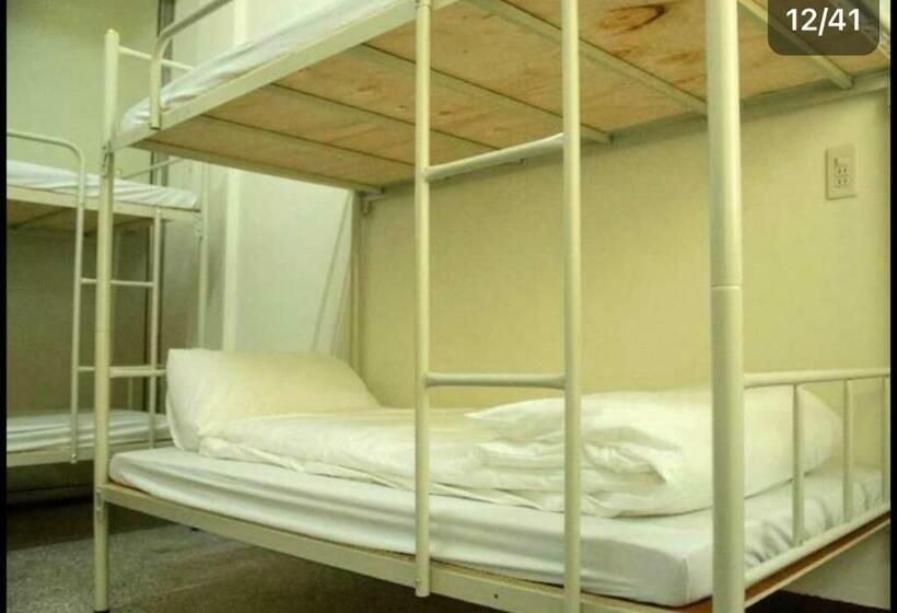 اتاق استاندارد چهارنفره با سرویس بهداشتی مشترک, Tara 塔拉guest House