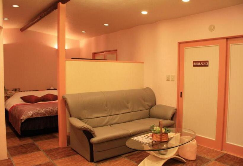 Номер Стандарт, Restay Moon Kochi