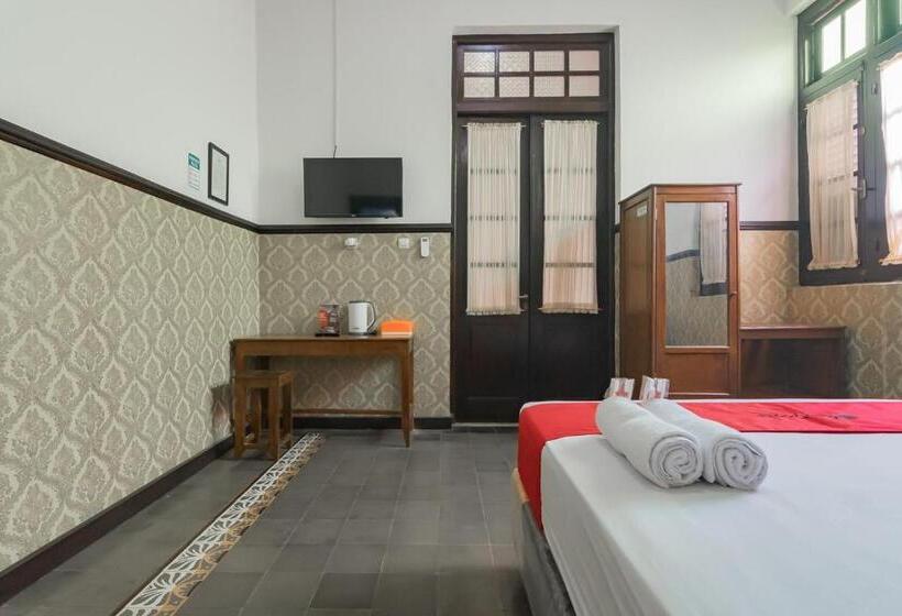 Номер Deluxe, Reddoorz Syariah @ Kolonial Guest House