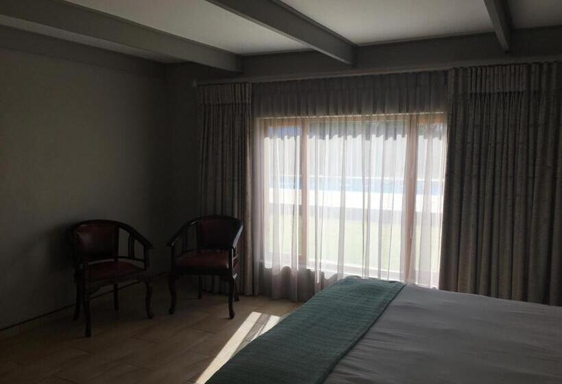 Люкс Deluxe 2 Спальни, Clivia Lodge