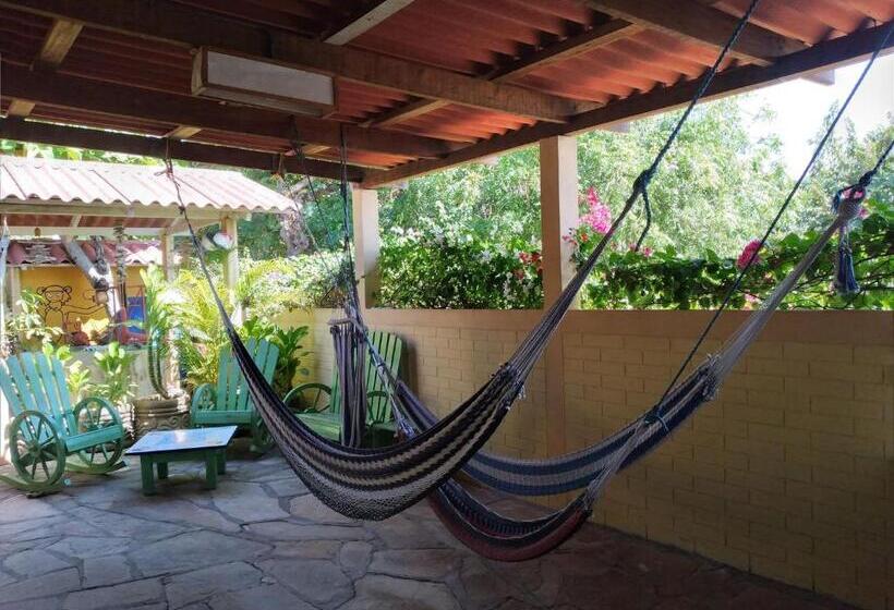 Номер Стандарт Трехместный, Bananoz Surfhouse