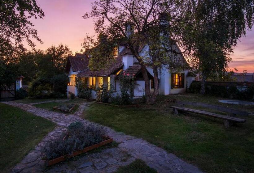 家庭房间共用浴室, Count Kálnoky S Transylvanian Guesthouses