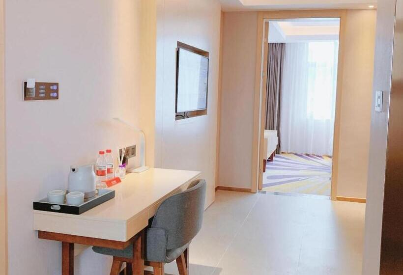 سوییت لوکس, Lavande Hotel Huizhou Xinxu Government Square