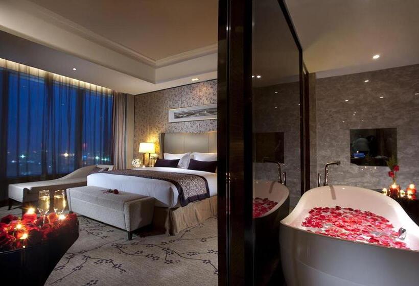 带大床的标准间, Crowne Plaza Huizhou, An Ihg
