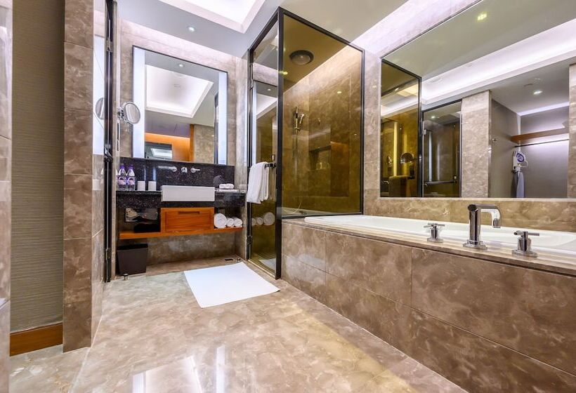 带2个双人床的标准工作室, Crowne Plaza Huizhou, An Ihg