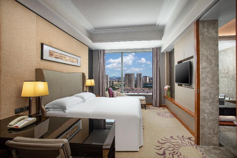 适合残疾人士使用的带超级大床的标准间, Crowne Plaza Huizhou, An Ihg