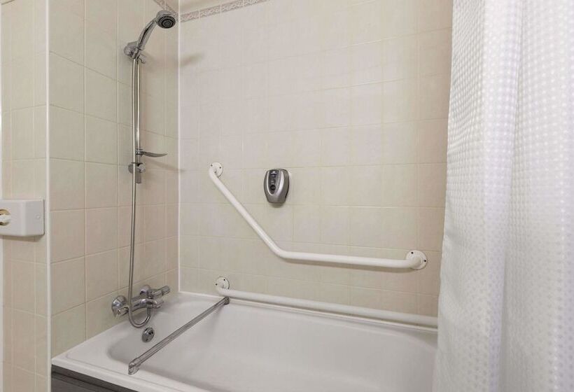 Номер Стандарт Адаптированный для Инвалидов, Days Inn Maidstone