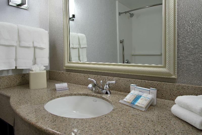 Номер Deluxe Кровать Кинг, Hilton Garden Inn Sonoma County Airport