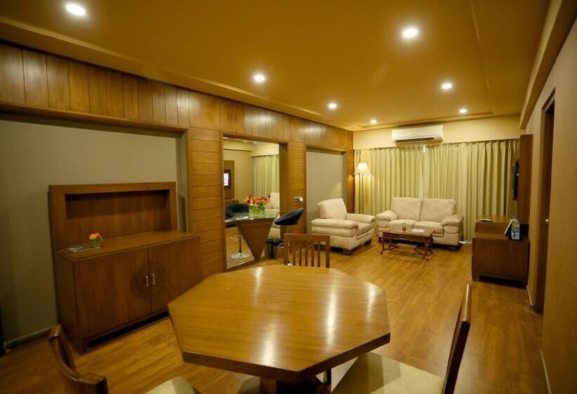Номер Deluxe, Renest Gandhidham