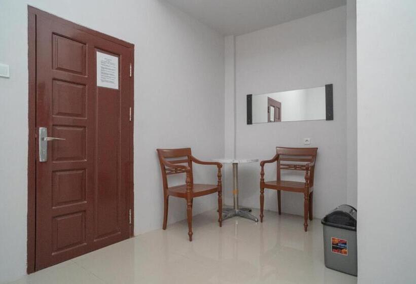 Номер Deluxe, Reddoorz Syariah Near Jalan Ahmad Yani Banjarmasin 3