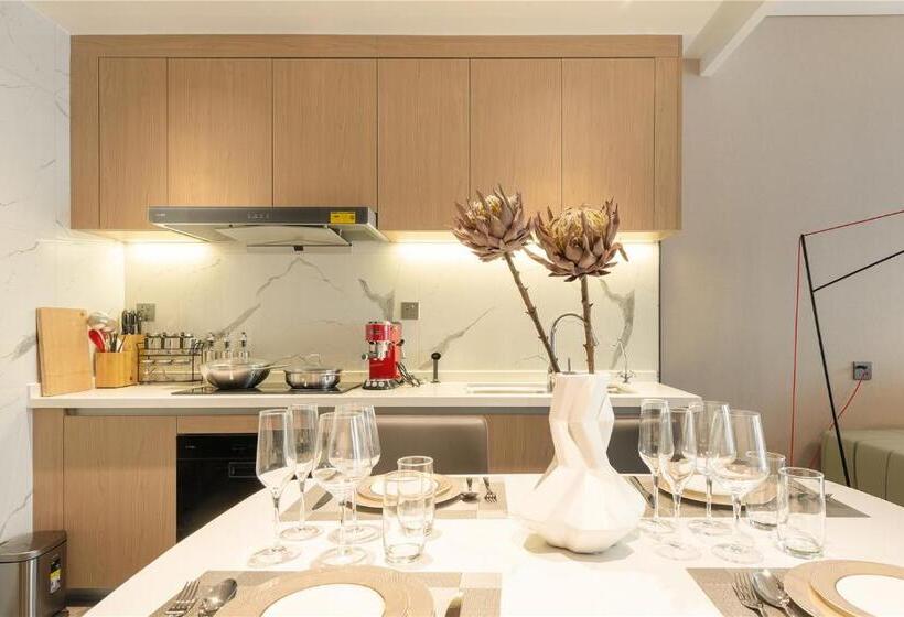 سوییت سوپریور, Cresasia Residence