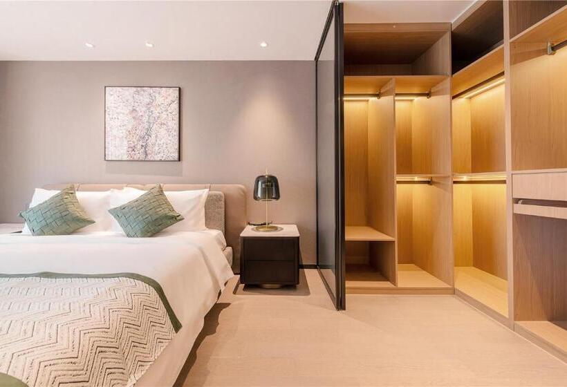 سوییت لوکس, Cresasia Residence