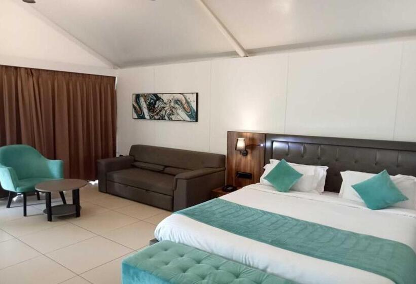 كوخ قياسي, White Feather Resort Kauncha
