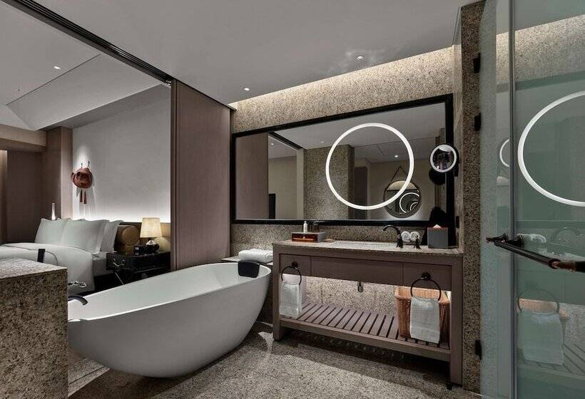 Номер Executive, Hilton Shigatse
