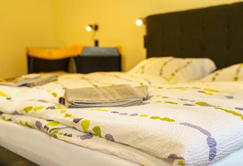 Четырехместный Номер Стандарт, Und Hostel Gleisbett