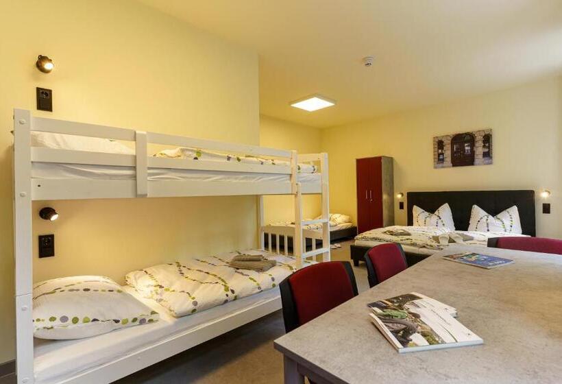 Номер Стандарт Трехместный, Und Hostel Gleisbett