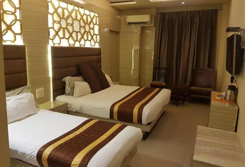 اتاق لوکس سه تخته, Cj International
