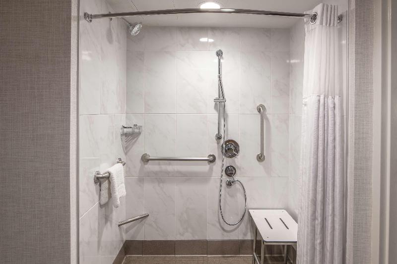 스탠다드 룸 킹사이즈 침대, Doubletree By Hilton Dallas   Farmers Branch