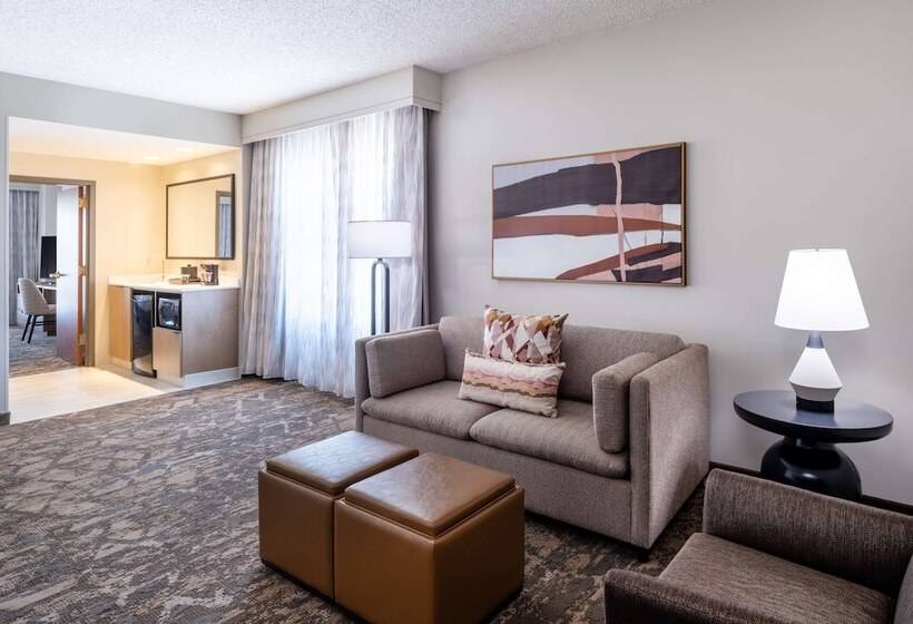 Люкс, Embassy Suites By Hilton Albuquerque