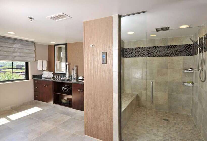 带大床的标准间, Embassy Suites Los Angeles Glendale