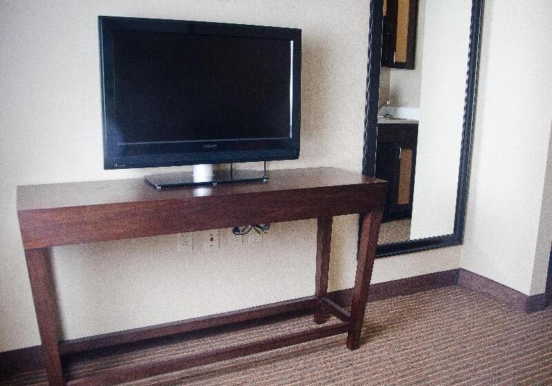 Люкс Executive Кровать Кинг, Holiday Inn Express Hotel & Suites Watertown   Thousand Islands, An Ihg